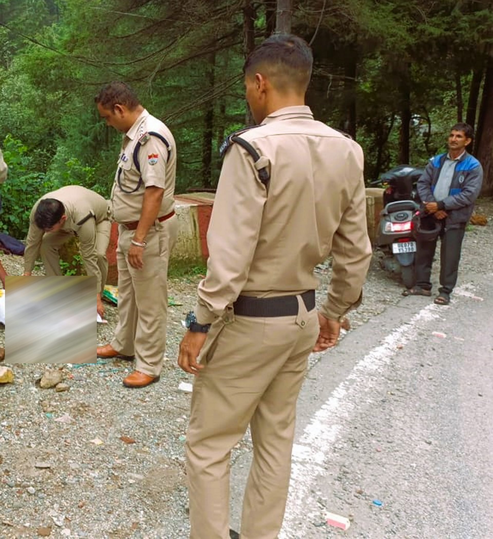 Newborn baby dead body found on the roadside in Mussoorie