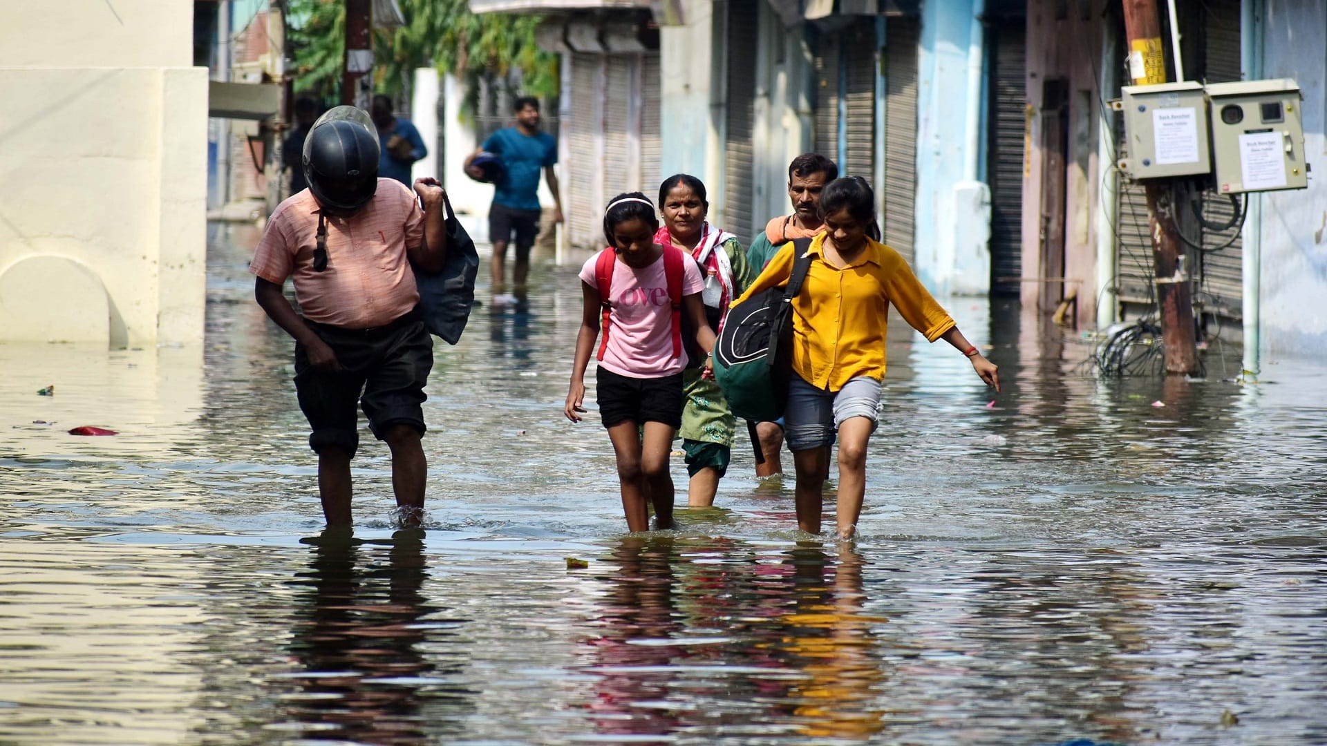 lot of problems in flood affected areas food water medicine are not