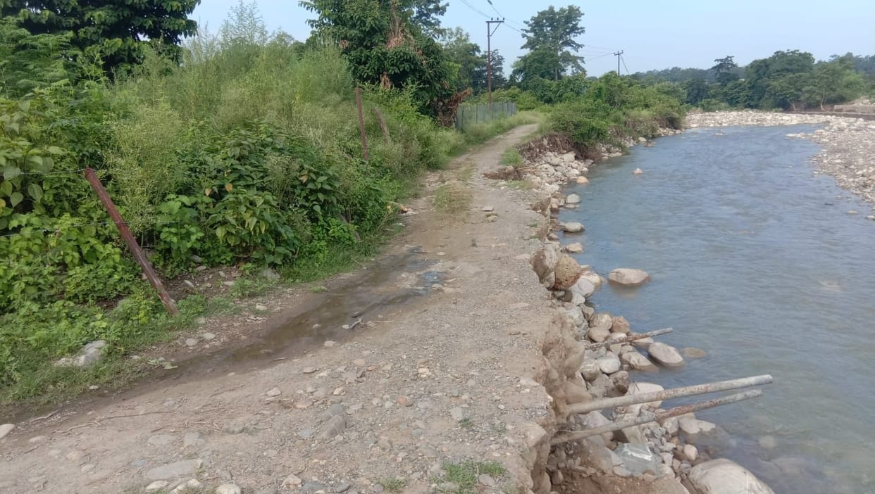 Primary school road cut in Kyari