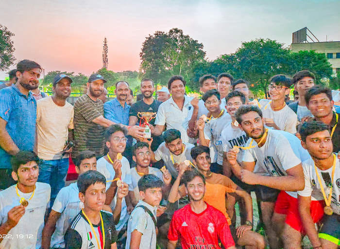 The team of Pinewood School became the winner in the football competition