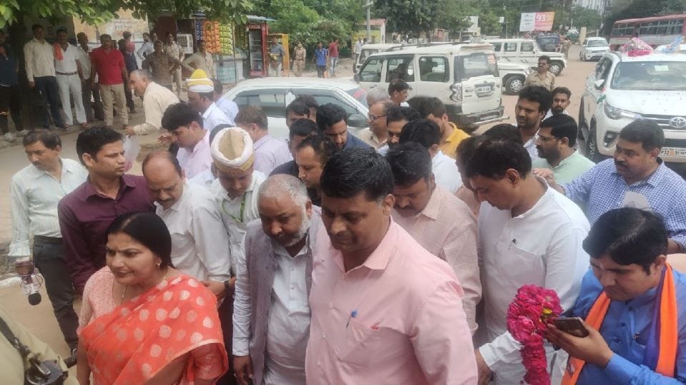 Transport Minister Dayashankar Singh says Agra ISBT will be built like an airport