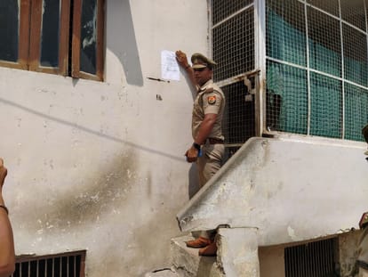 Mafia Mukhtar fugitive son Abbas ansari kurki notice on native  house in ghazipur