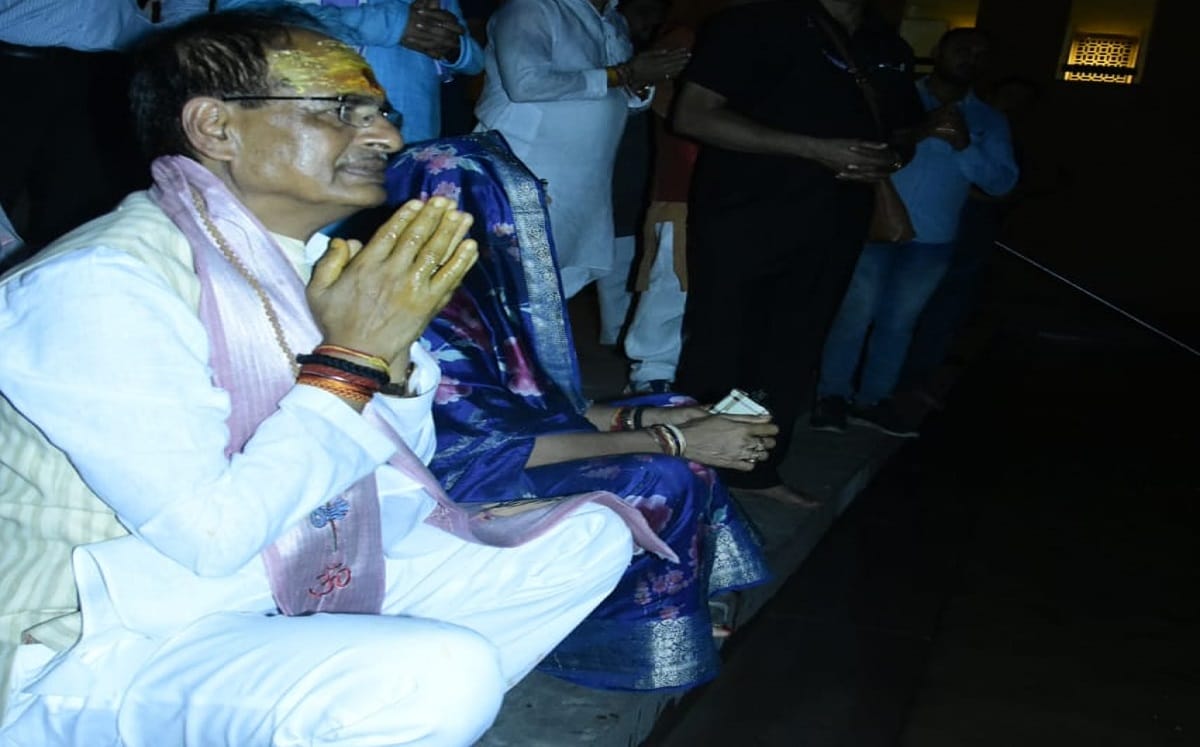 Mp CM Shivraj singh chauhan Varanasi visit worship in kashi vishwanath dham