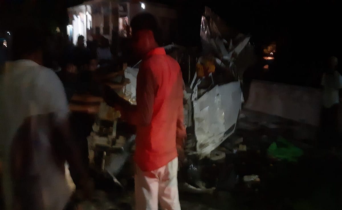 Five killed in road accident in azamgarh due to overspeed car collided with divider