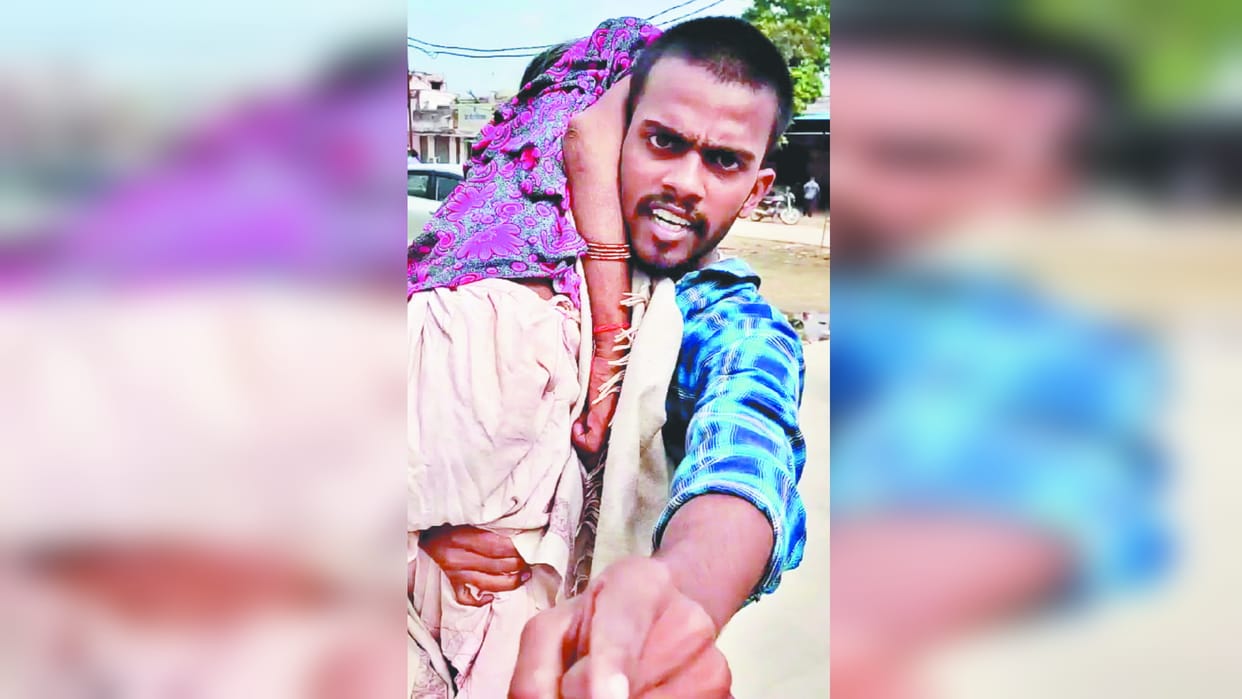 patient did not get Stretcher in Condition of Deoria Medical College