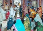 श्वेतांबर जैन मूर्तिपूजक संघ मंदिर लोहिया बाजार में पयूर्षण महापर्व के चौथे दिन पूजा अर्चना करत