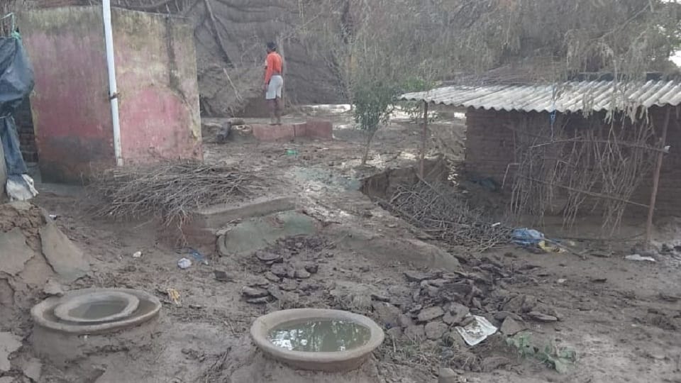 Chambal River Flood water level decreasing painful pictures of 38 Villages Of Bah And Pinahat In Agra