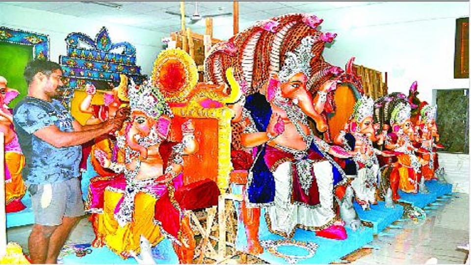 Ganesh Chaturthi 2022 artisans of Maharashtra made a special idol of Ganeshji