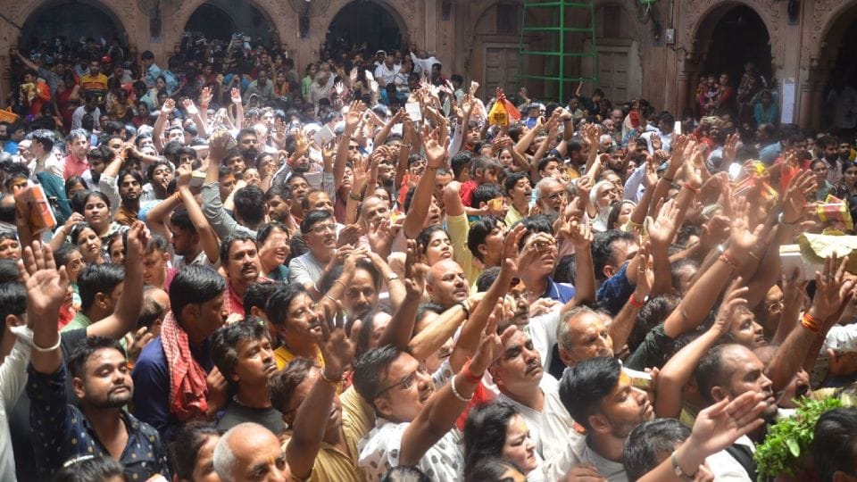 Elderly woman injured due to stuck in crowd in Banke Bihari Mandir Vrindavan