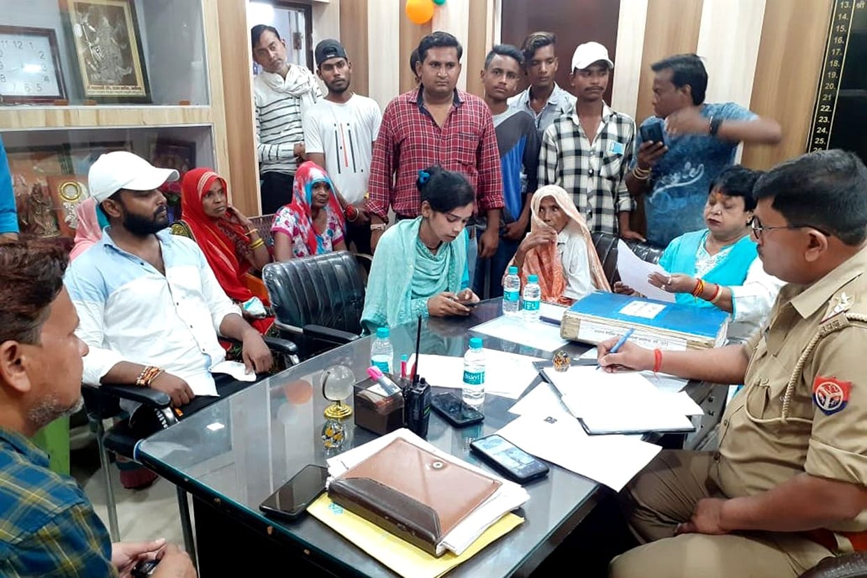 The youth took the teenager, the ruckus of the BJP workers at the police station