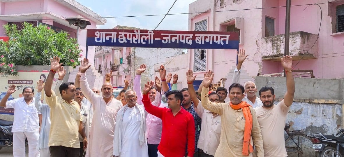 Ruckus in the police station after the report was filed against the son of an RSS worker