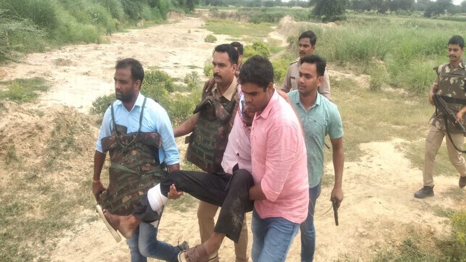 mainpuri police arrested two miscreants in encounter