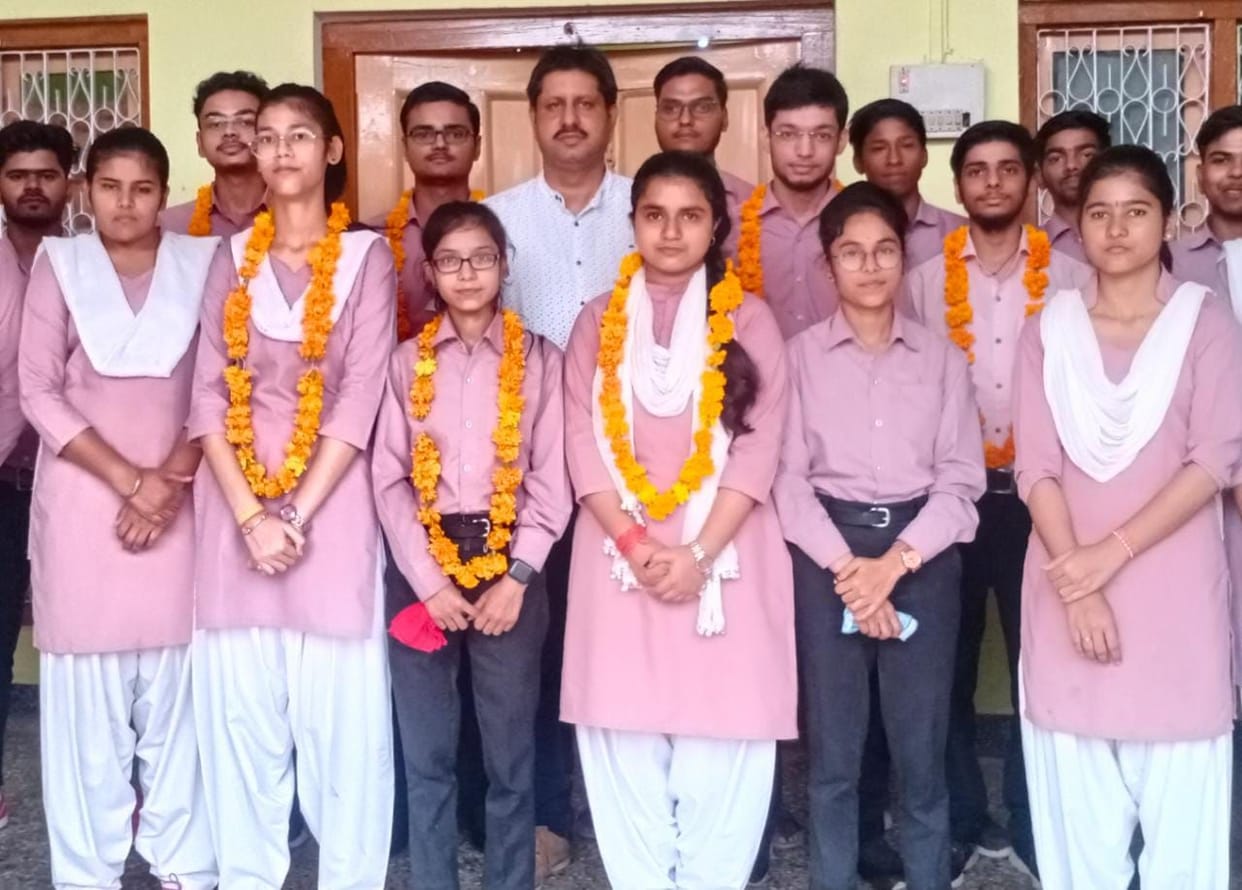 Jalaun: Infopark honored the meritorious