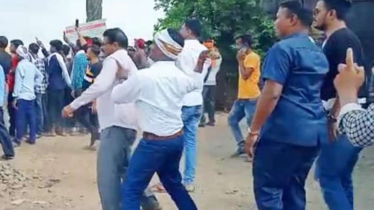 Pandhurna MLA seen pelting stones in Gotmar fair of Chhindwara read more in hindi