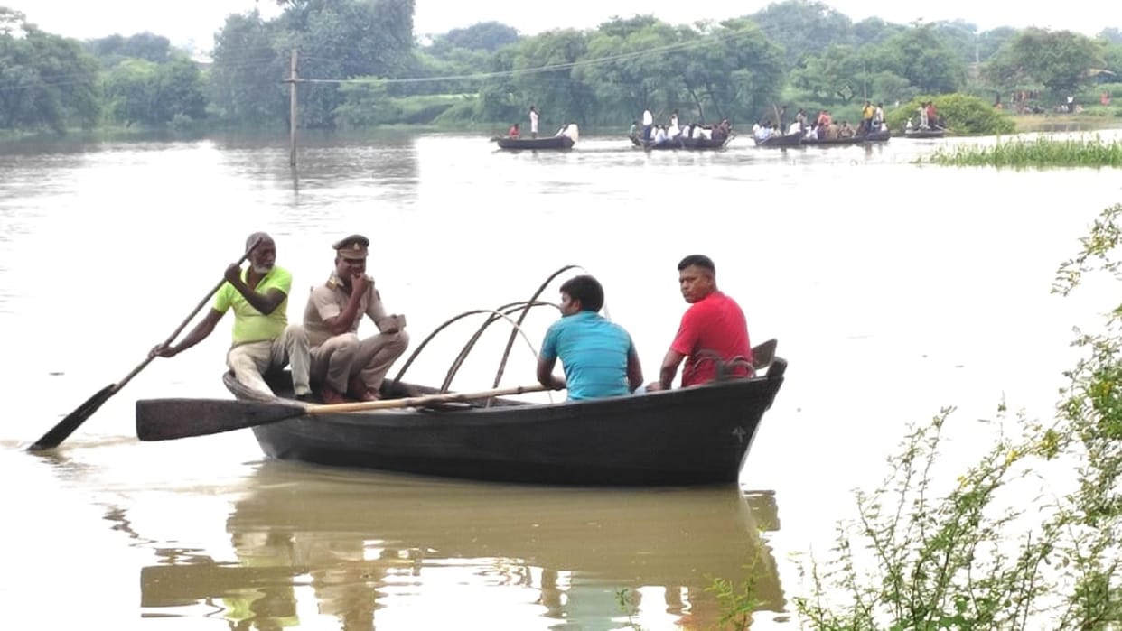 The young man came under the grip of the high tension wire passed over the river died by drowning in mirzapur