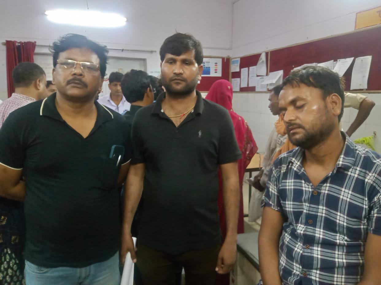 Mining Assistant and three workers surrounded and beaten