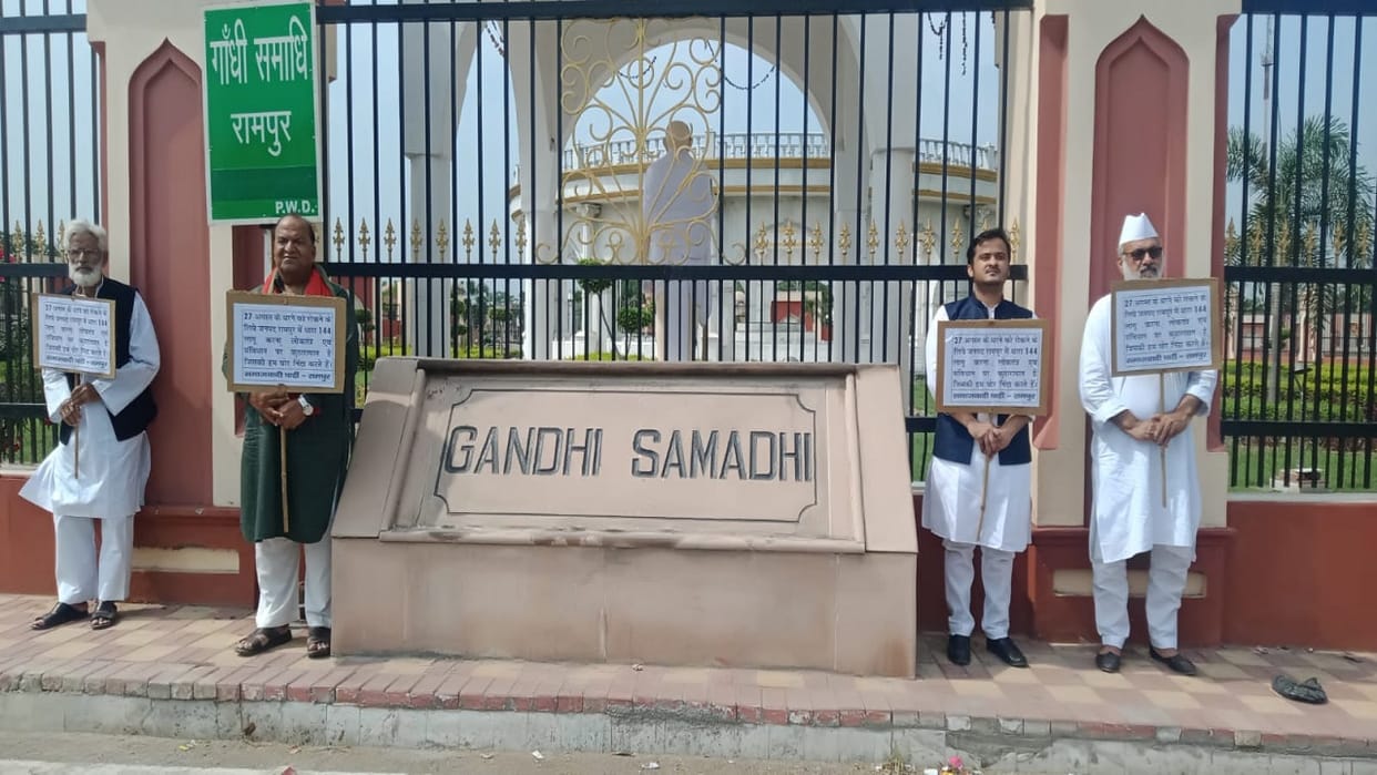 Abdullah Azam along with others protest at Gandhi Samadhi in Rampur