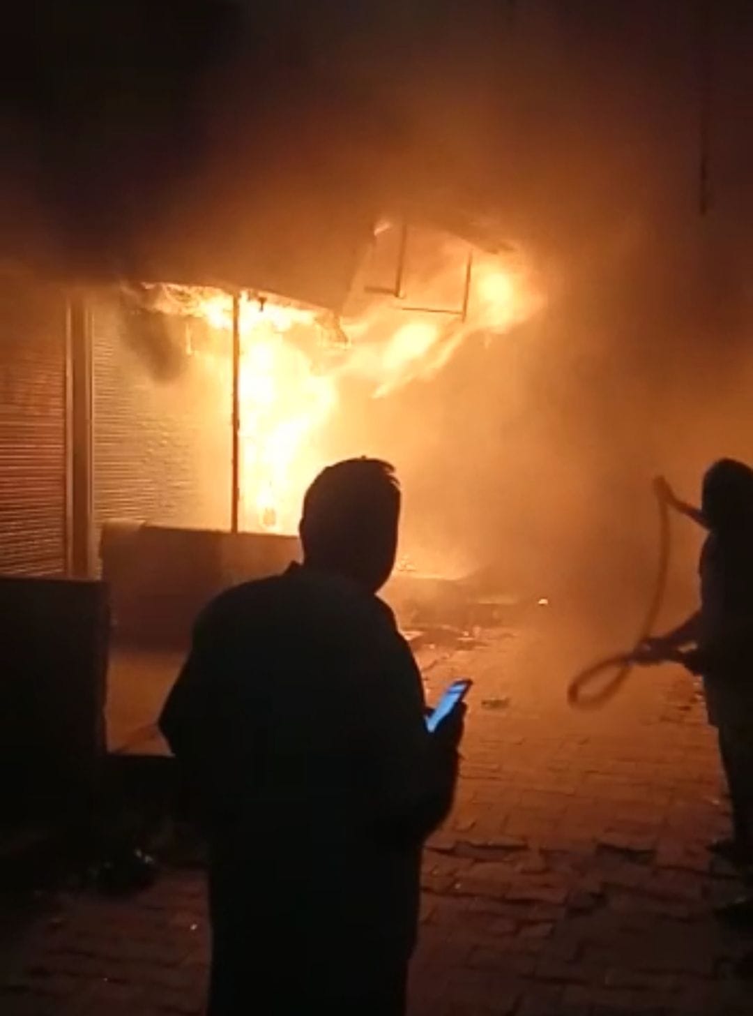 Mathura: Fire in the shop of Rangeshwar Market in the city, loss of 20 lakhs