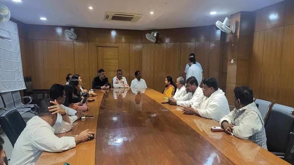Congress Legislative Party meeting held after MLAs returned to Ranchi Hemant Soren is trying to save the gover
