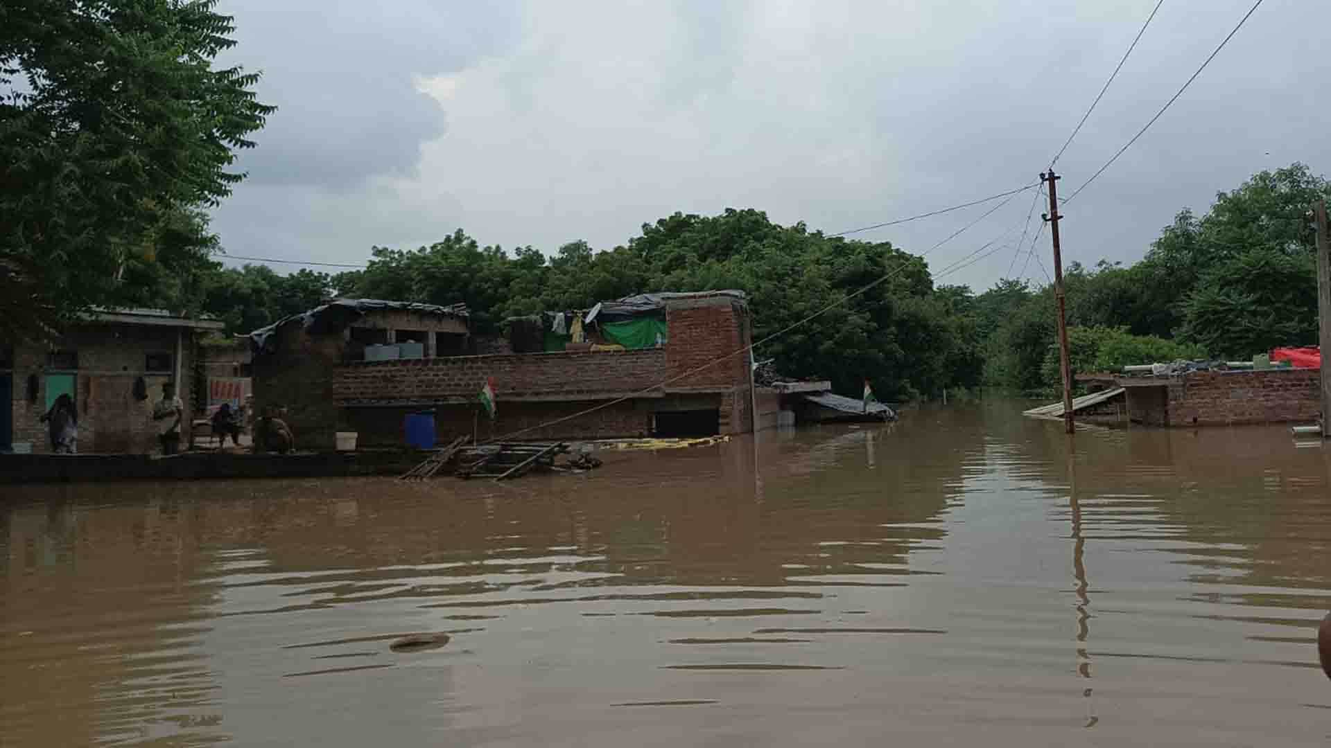 13 villages of Ghatampur in the grip of flood