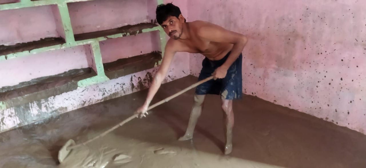 Auraiya Flood Update, Yamuna's water level decreased, mud increased the troubles
