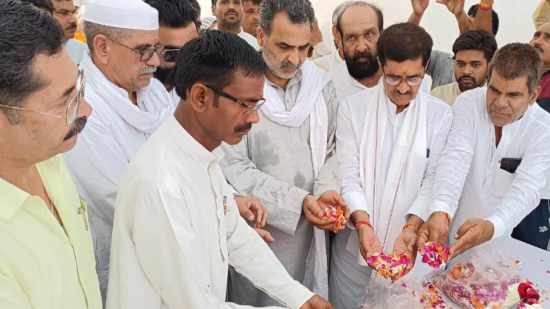 Muzaffarnagar: Minister Sanjeev Balyan reached in havan on death anniversary of Sachin Gaurav