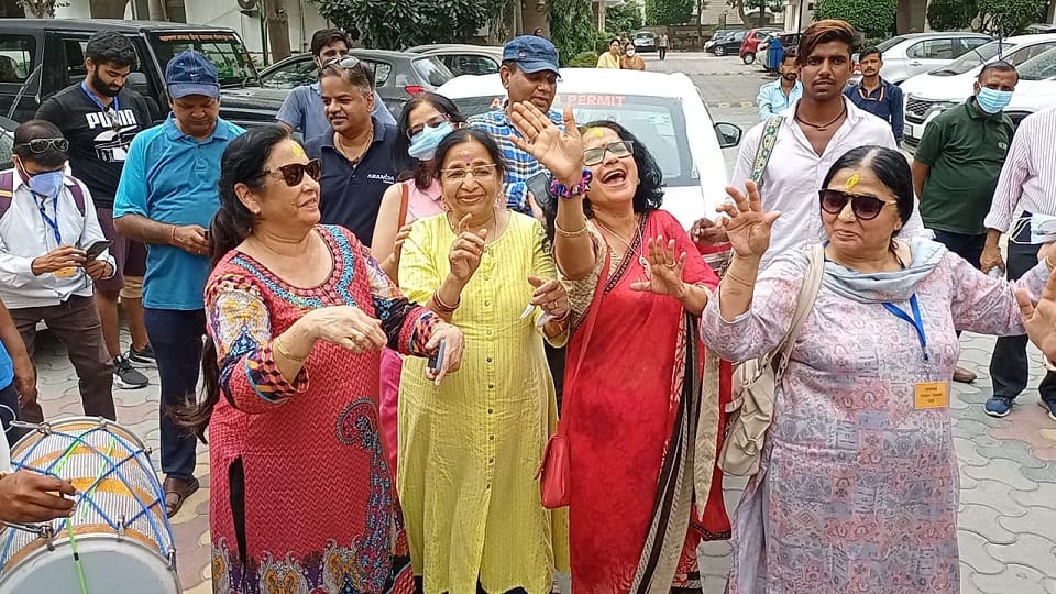 flat buyers happy with the demolition of twin towers take action againt builder too