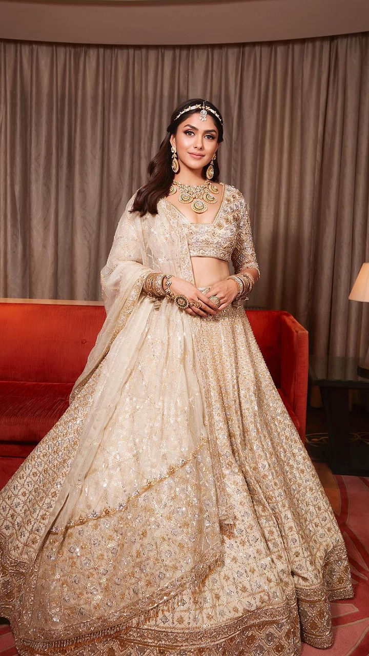 Buy Bollywood Sabyasachi Inspired Ivory color Fine art silk bridal lehenga  choli in UK, USA and Cana | Indian bridal outfits, Indian bridal wear,  Bridal lehenga choli