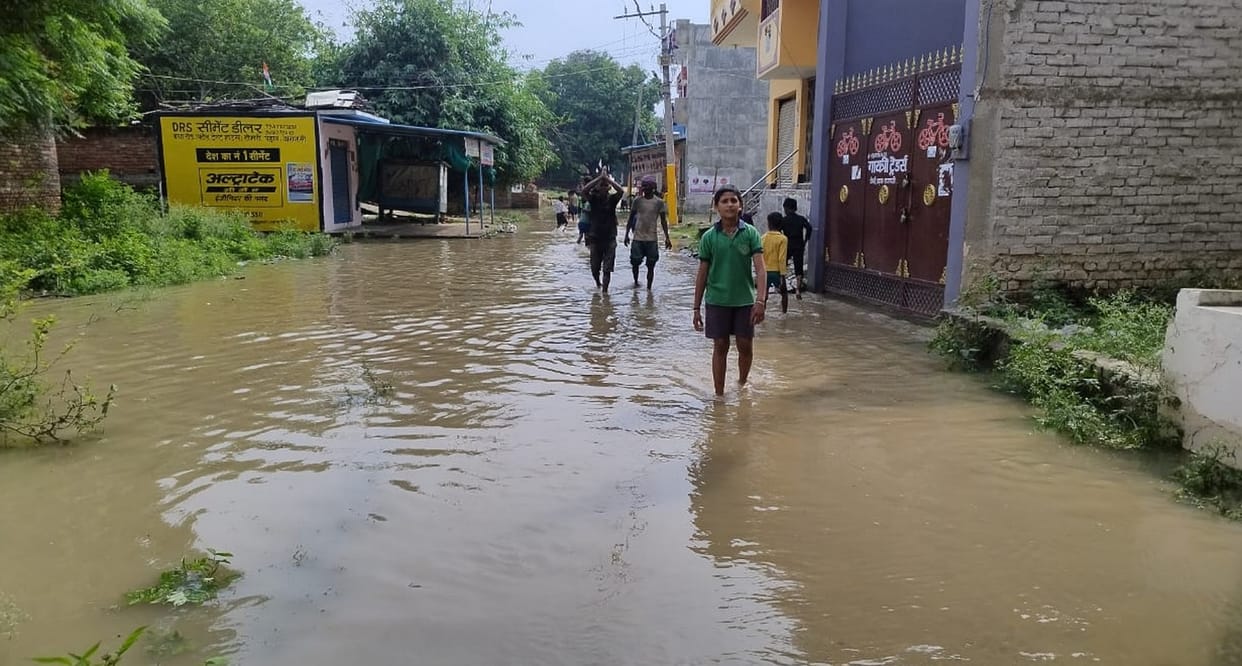 Ganga flowing above danger mark, many villages lost contact
