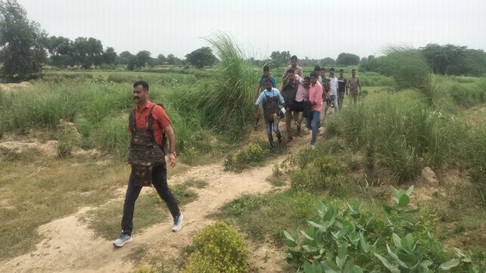mainpuri police arrested two miscreants in encounter