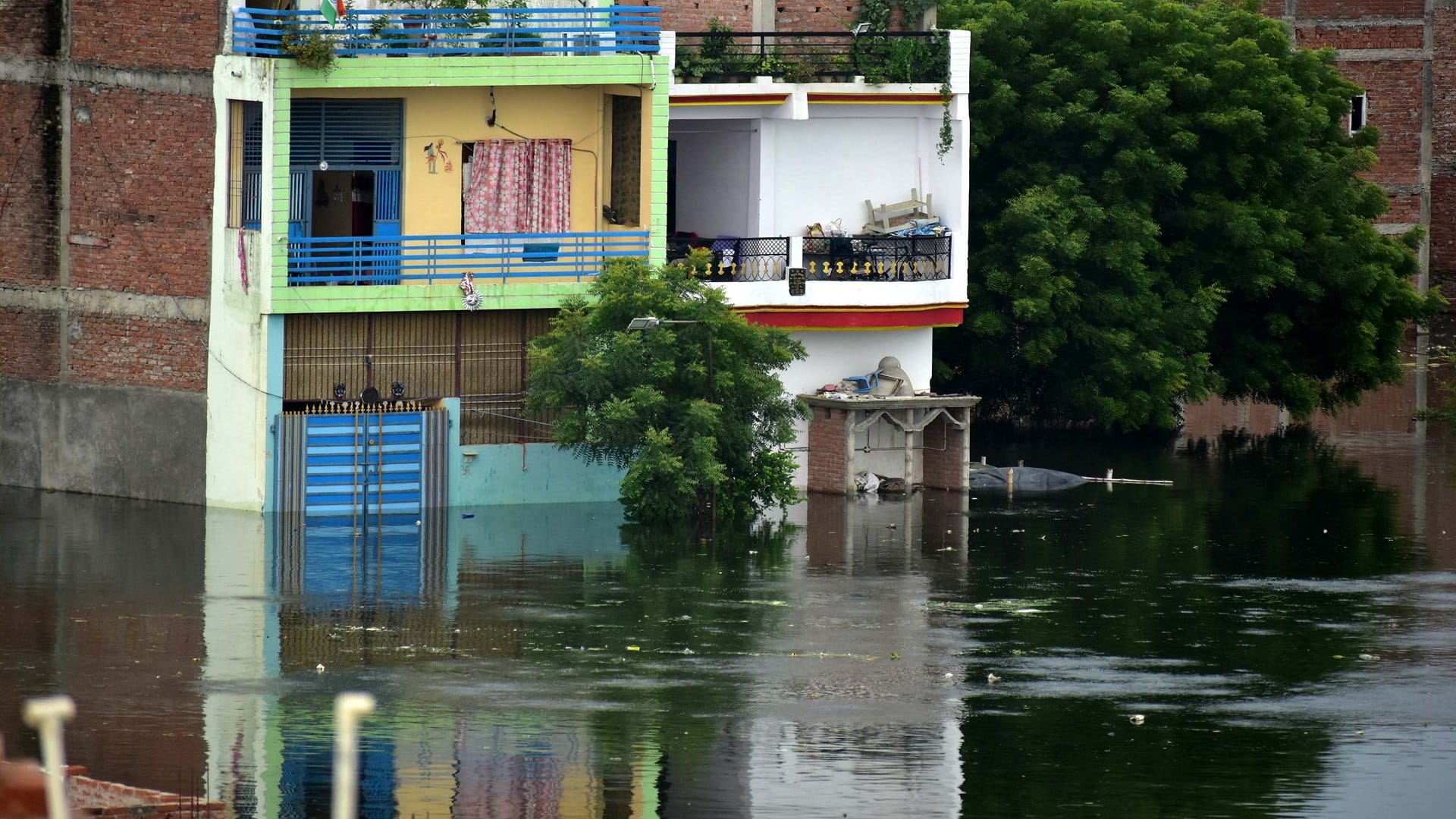 Flood made 'Refugee' in its own city, the localities got submerged