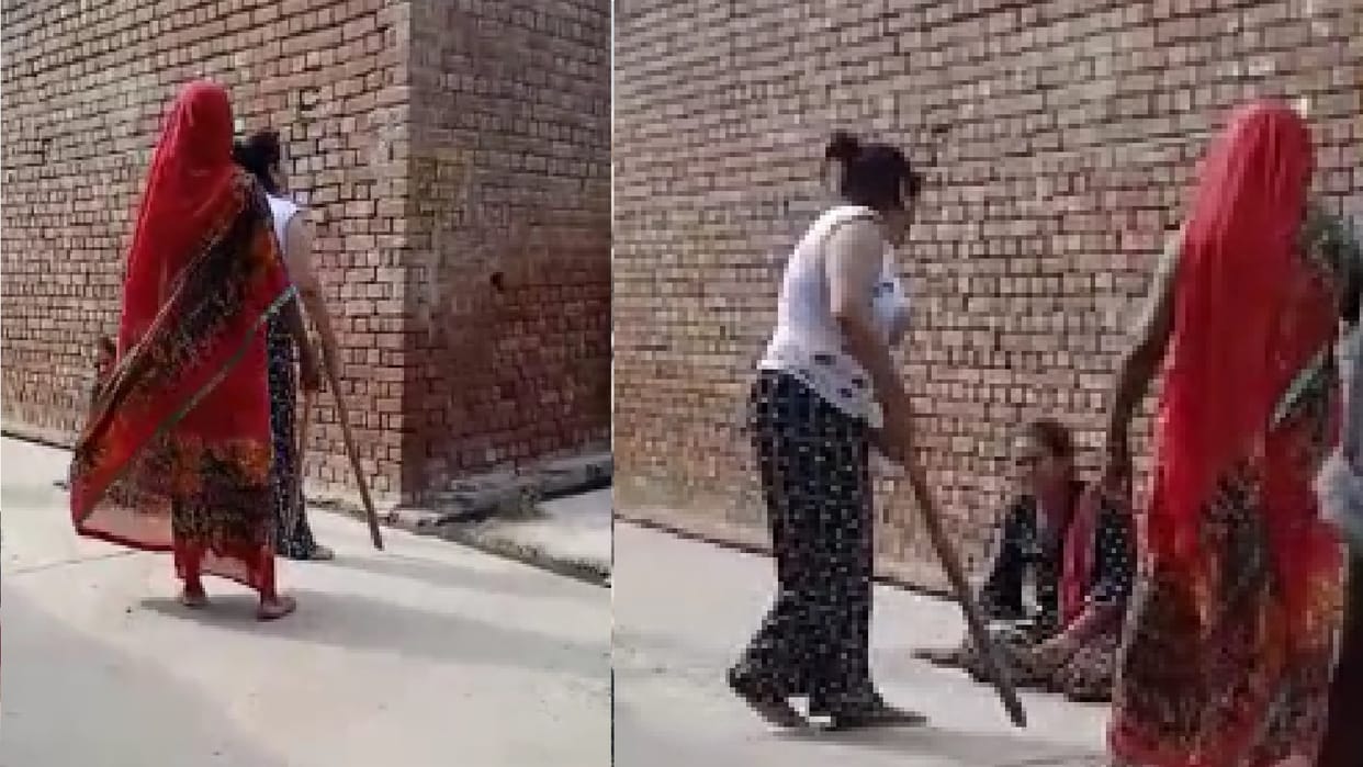 mother and daughter beat girl on road abused her and filled her mouth with mud In Sambhal