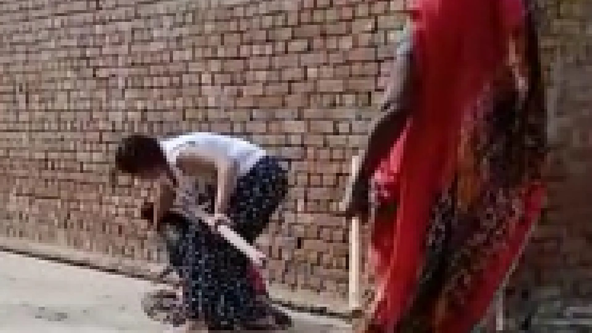 mother and daughter beat girl on road abused her and filled her mouth with mud In Sambhal