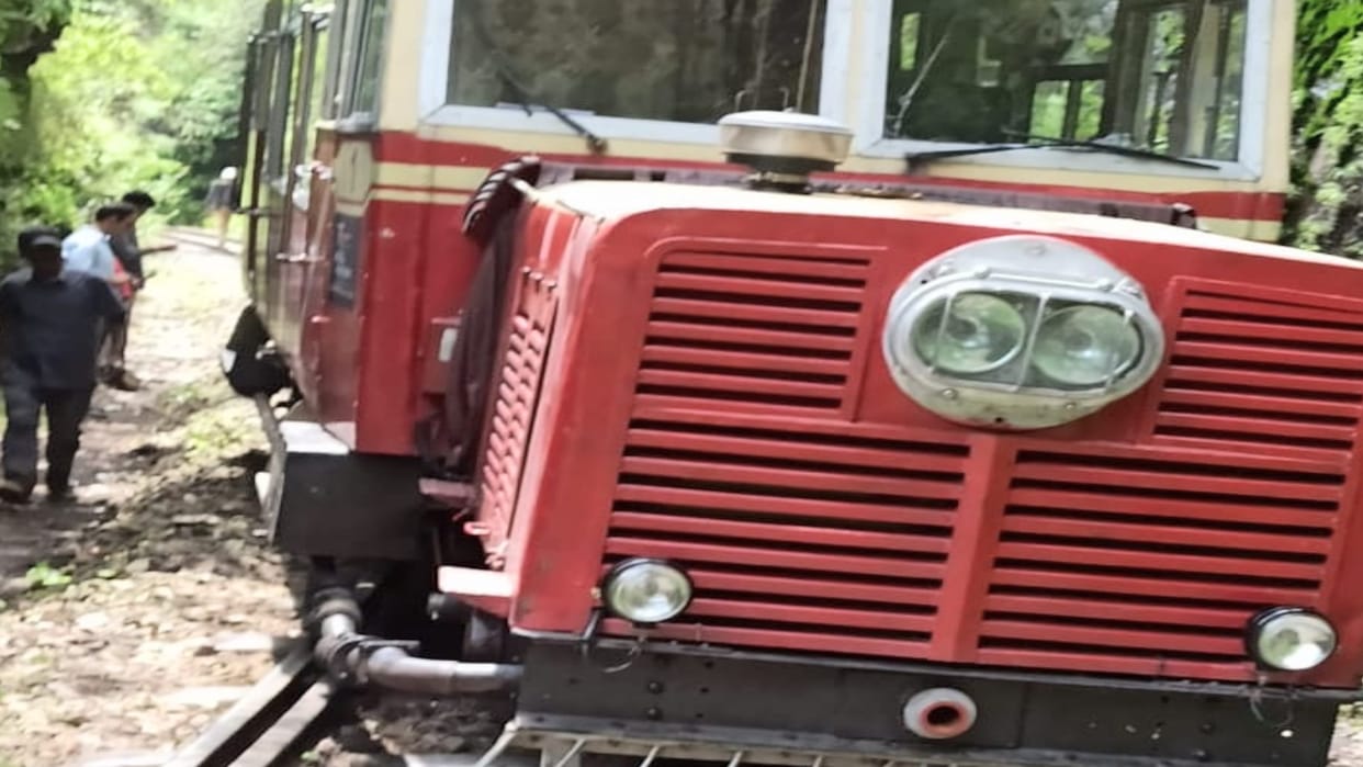 train coming from Kalka to Shimla derails, passengers safe