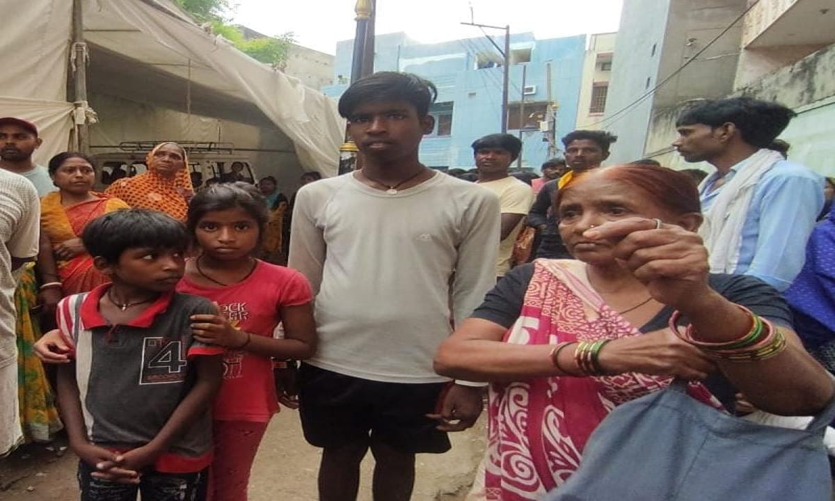 Traumatic incident in Varanasi women died due to electrocution in flood relief camp