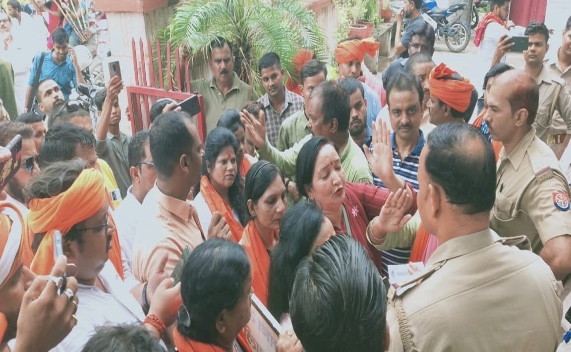 people Demand for arrest of former brand ambassador of Varanasi nagar nigam mamta rai
