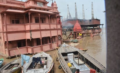 Ganga Water Level Update Ganga in spate again crisis over cremation at Manikarnika Ghat