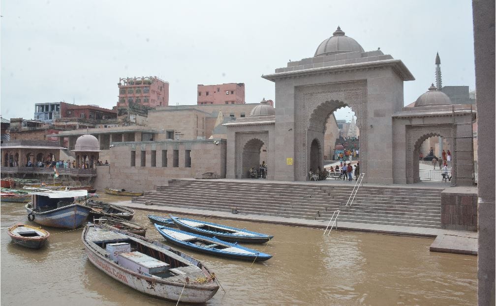 Weather Update varanasi mausam changed due to drizzle temperature decreased by four degrees Celsius