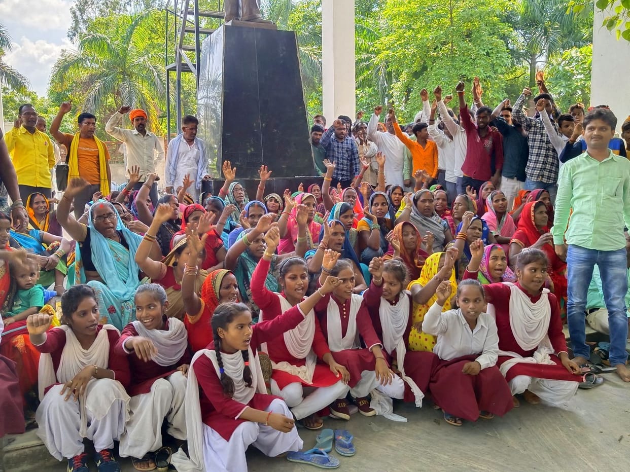 Demonstration against opening of liquor contract in populated area