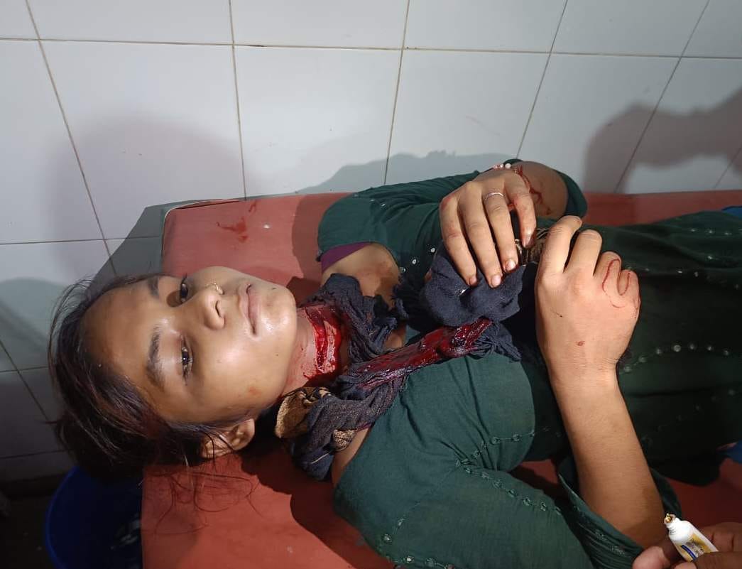 Manchals attacked the woman's neck with a knife