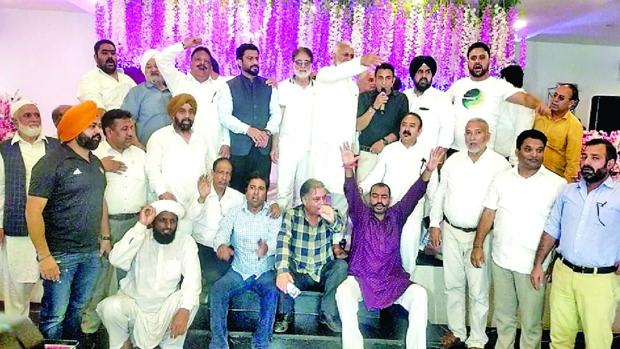 Taj Mohiuddin left Congress and joined Azad