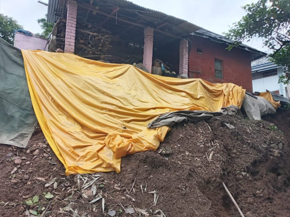Landslide in Bhokhar and Jadoh, danger of collapse of two houses
