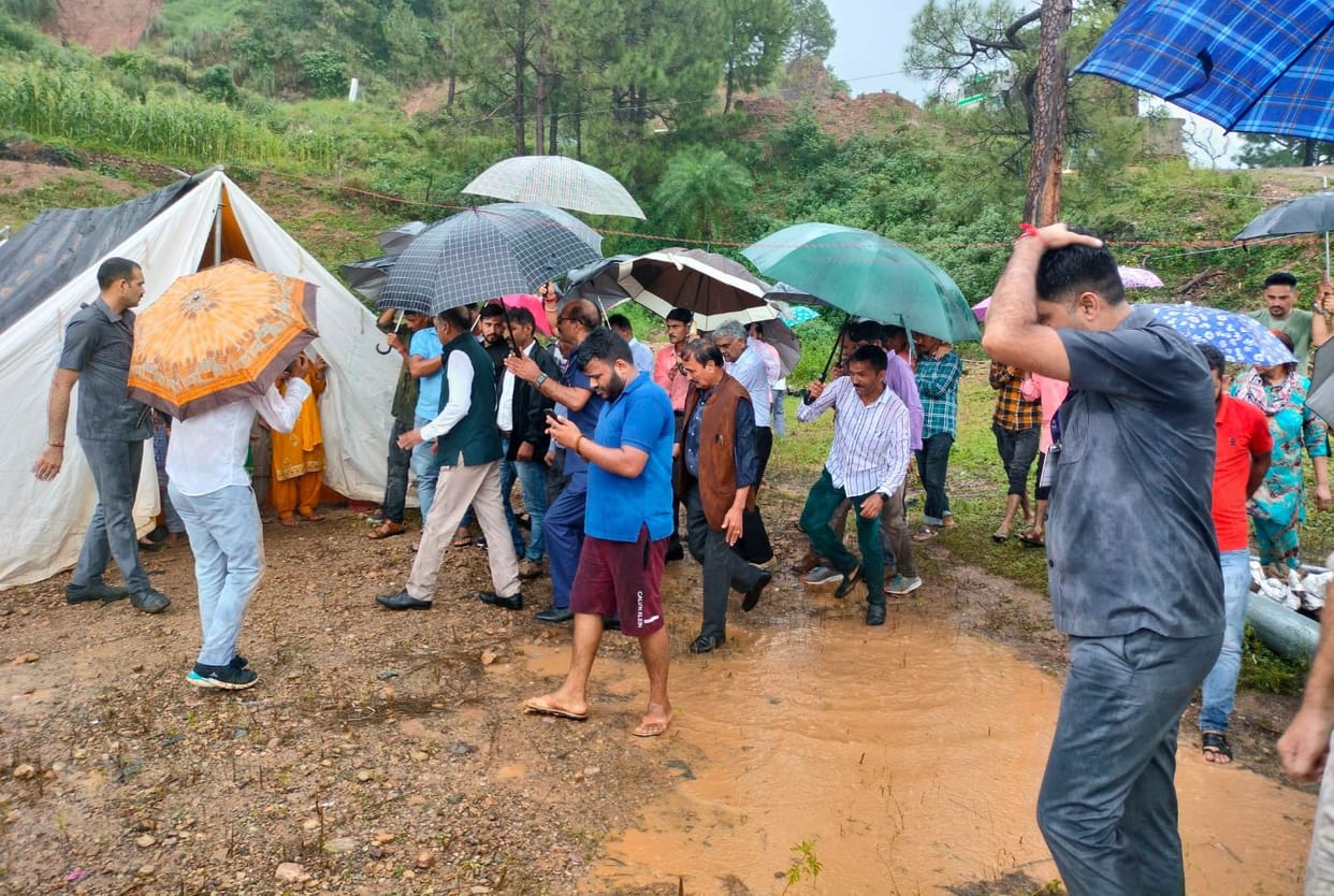 The house built by adding pie and pie went to the rain