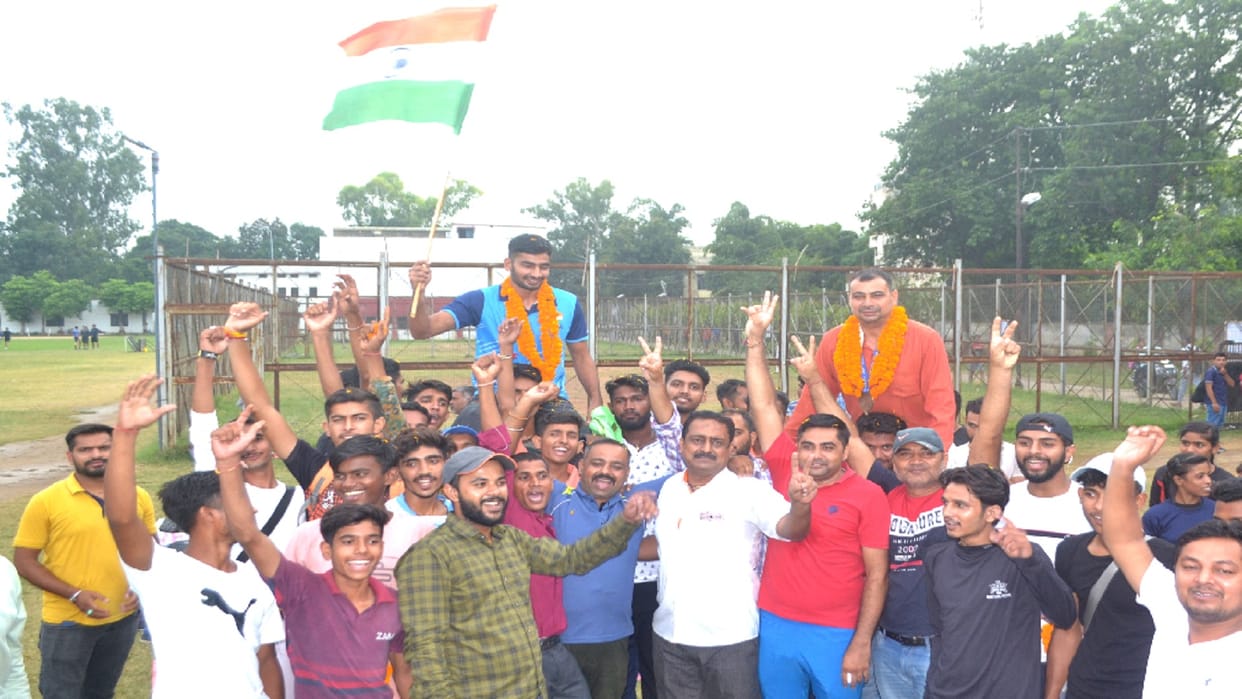 Lavi Choudhary welcomed with flowers in Bijnor district
