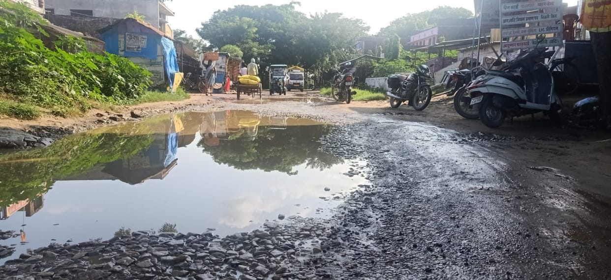 Bankata-Atri Nankar road in bad condition, passersby upset