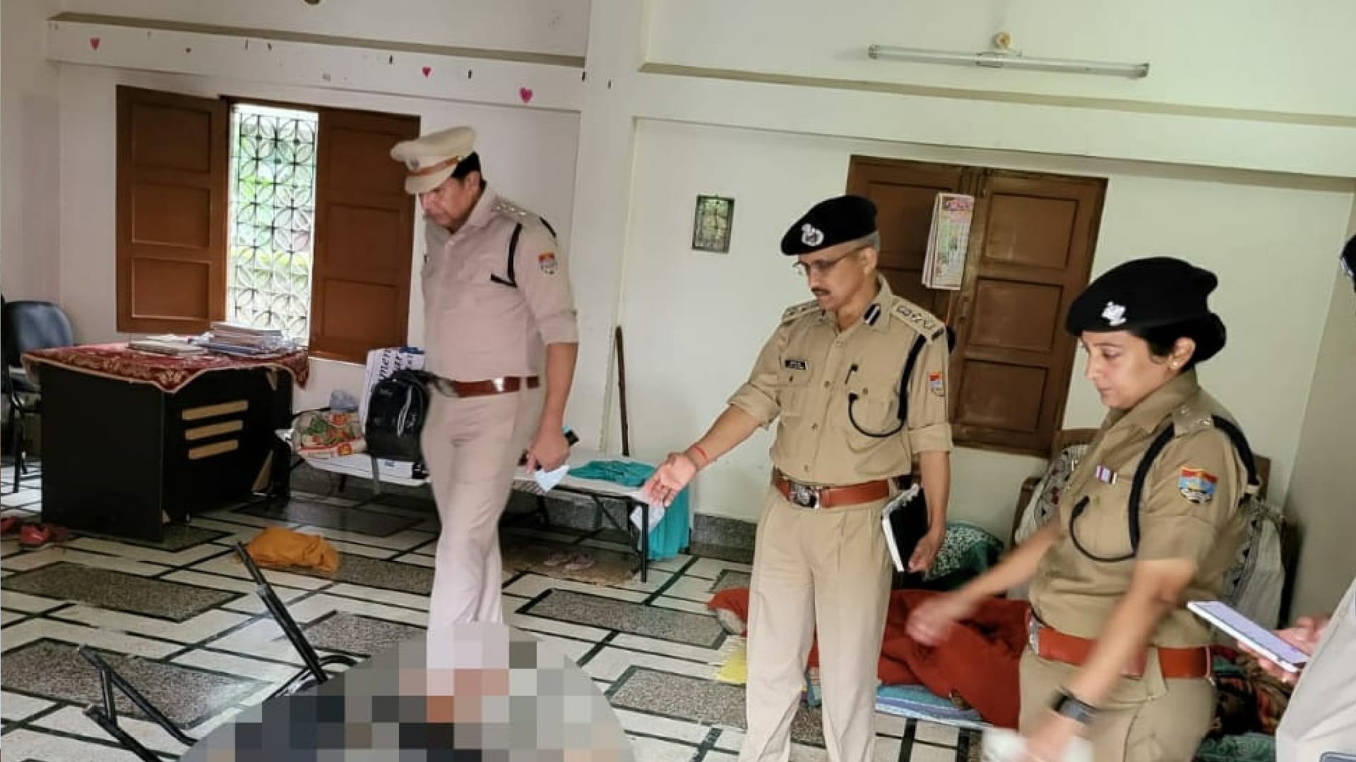 man resident of Banda Uttar Pradesh killed his mother wife and three daughters in Dehradun