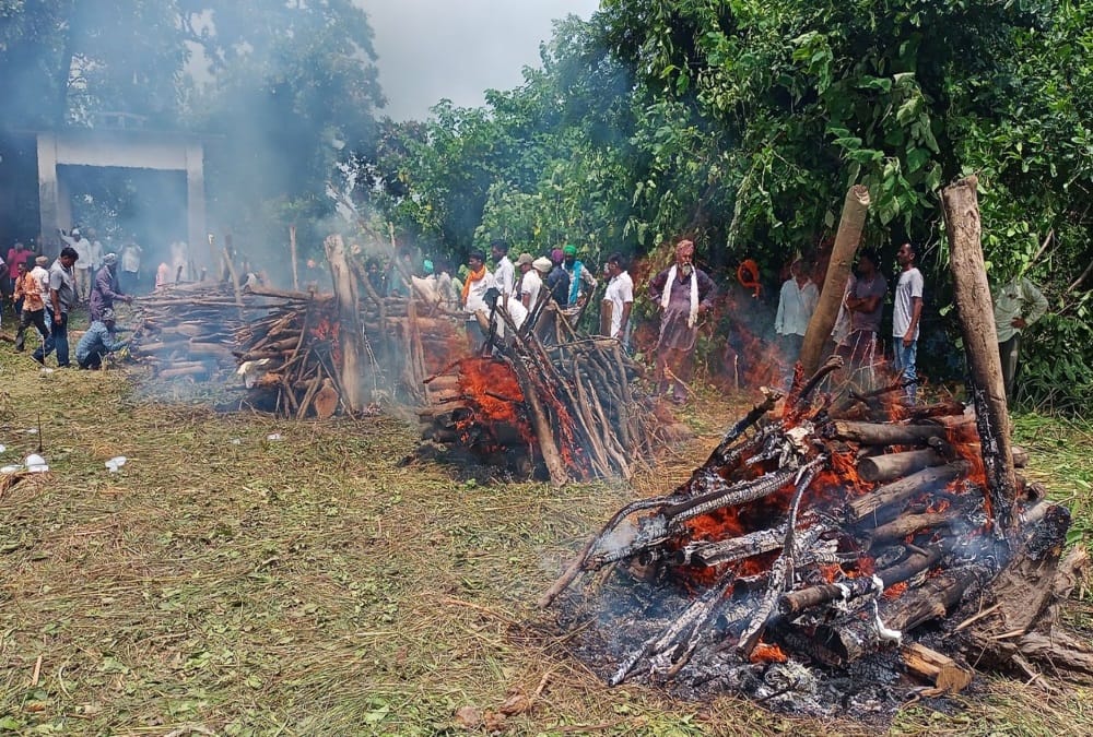Tractor trolley accident in Kiccha: heavy crowd during 6 people Funeral together Photos