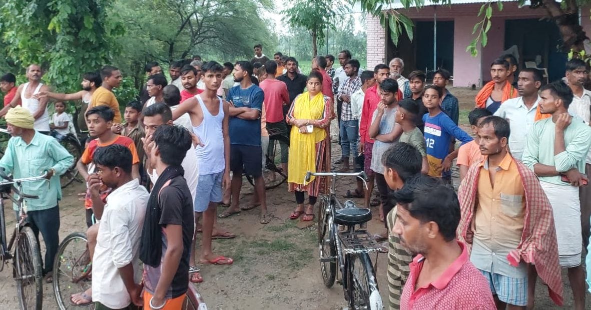 Hardoi, Private bus collides with parked bike, youth dies