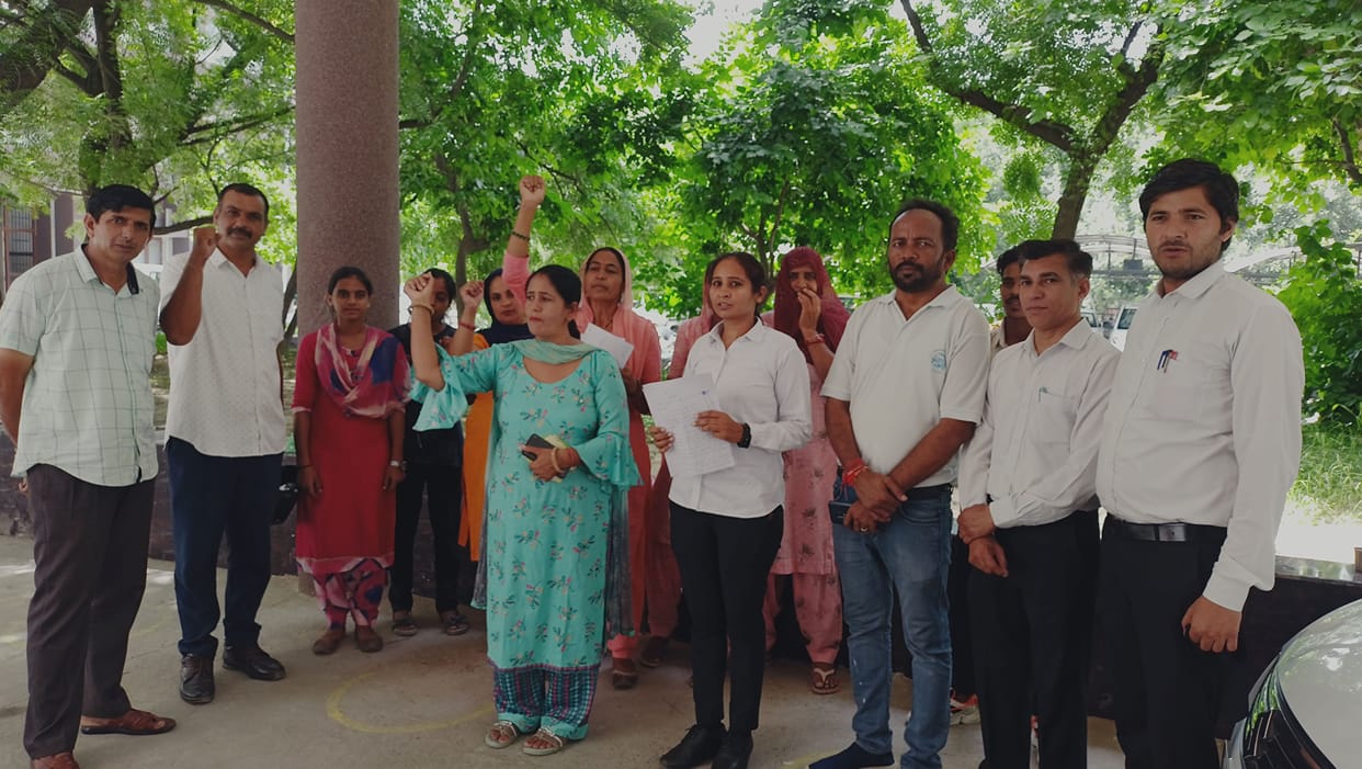 Protest: Women will now give chulha chauka halt in front of contract on Bhattu Road
