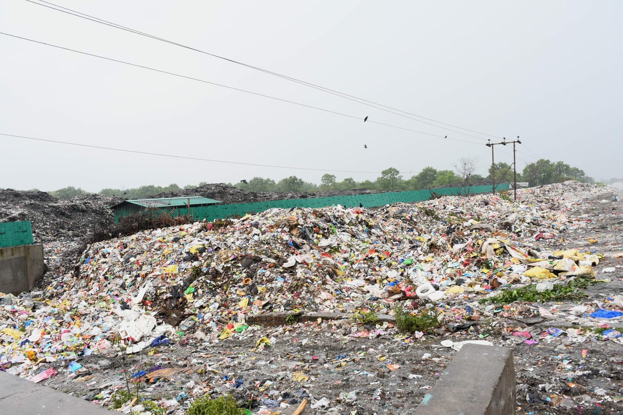 When will the garbage be empty, the garbage reaches outside the trenching ground